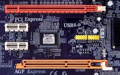 разъемы PCI Express и AGP на материнской плате